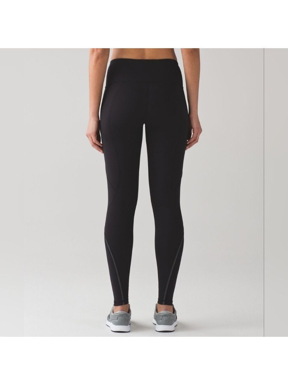 Lululemon Cadence Crusher Tight size 4 in EUC cropped to 22" inseam